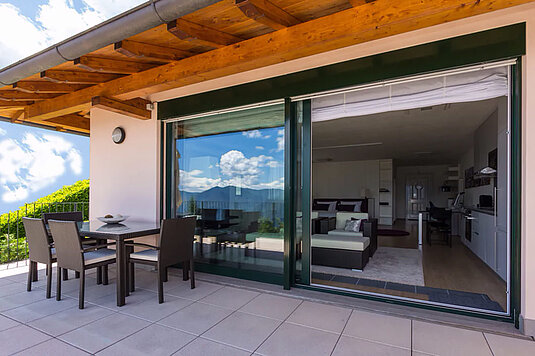 Einblick ins FERIEN-LOFT in Pigra über dem COMER SEE!